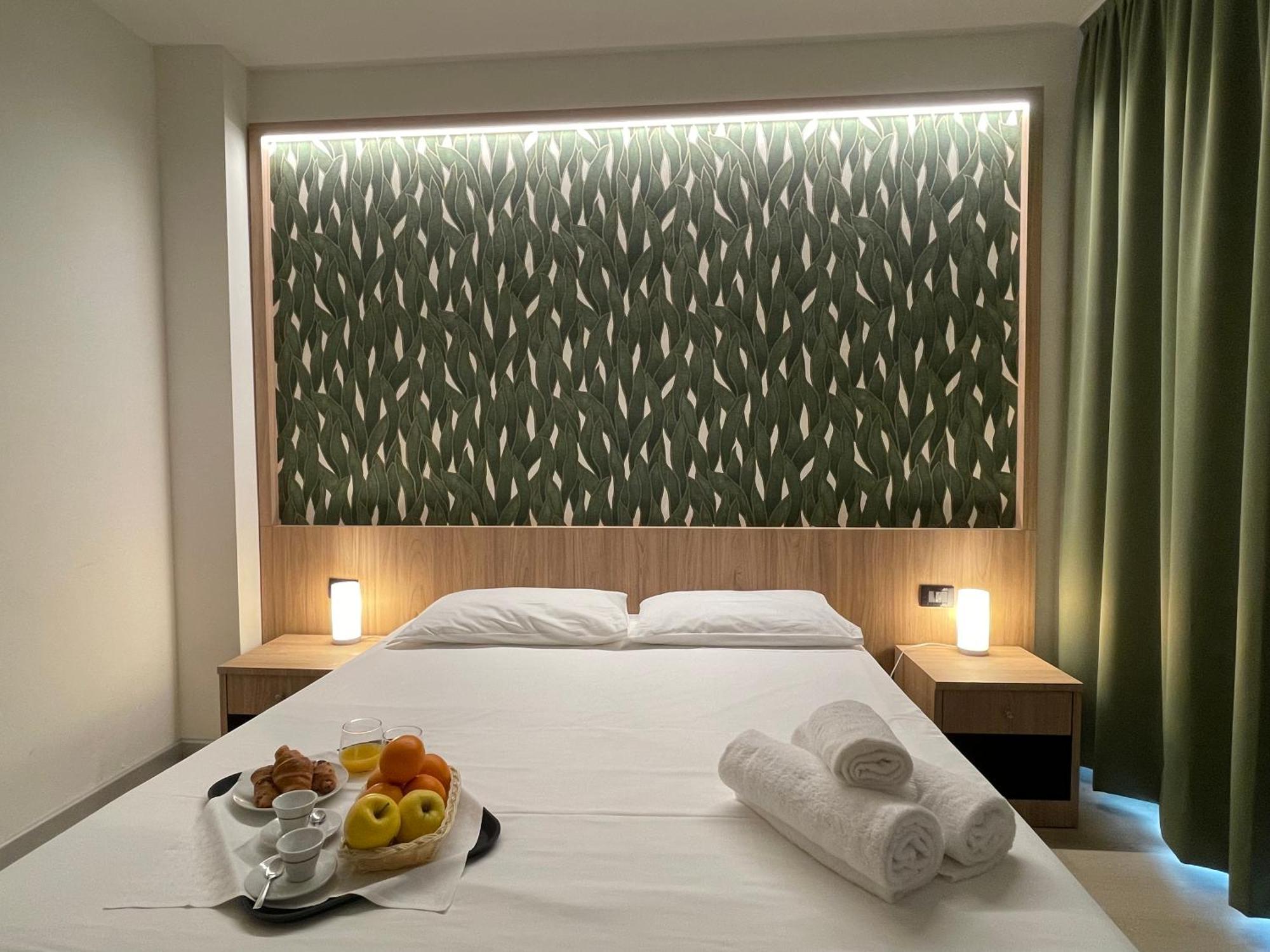 Aquasole Hotel Mercallo Bagian luar foto