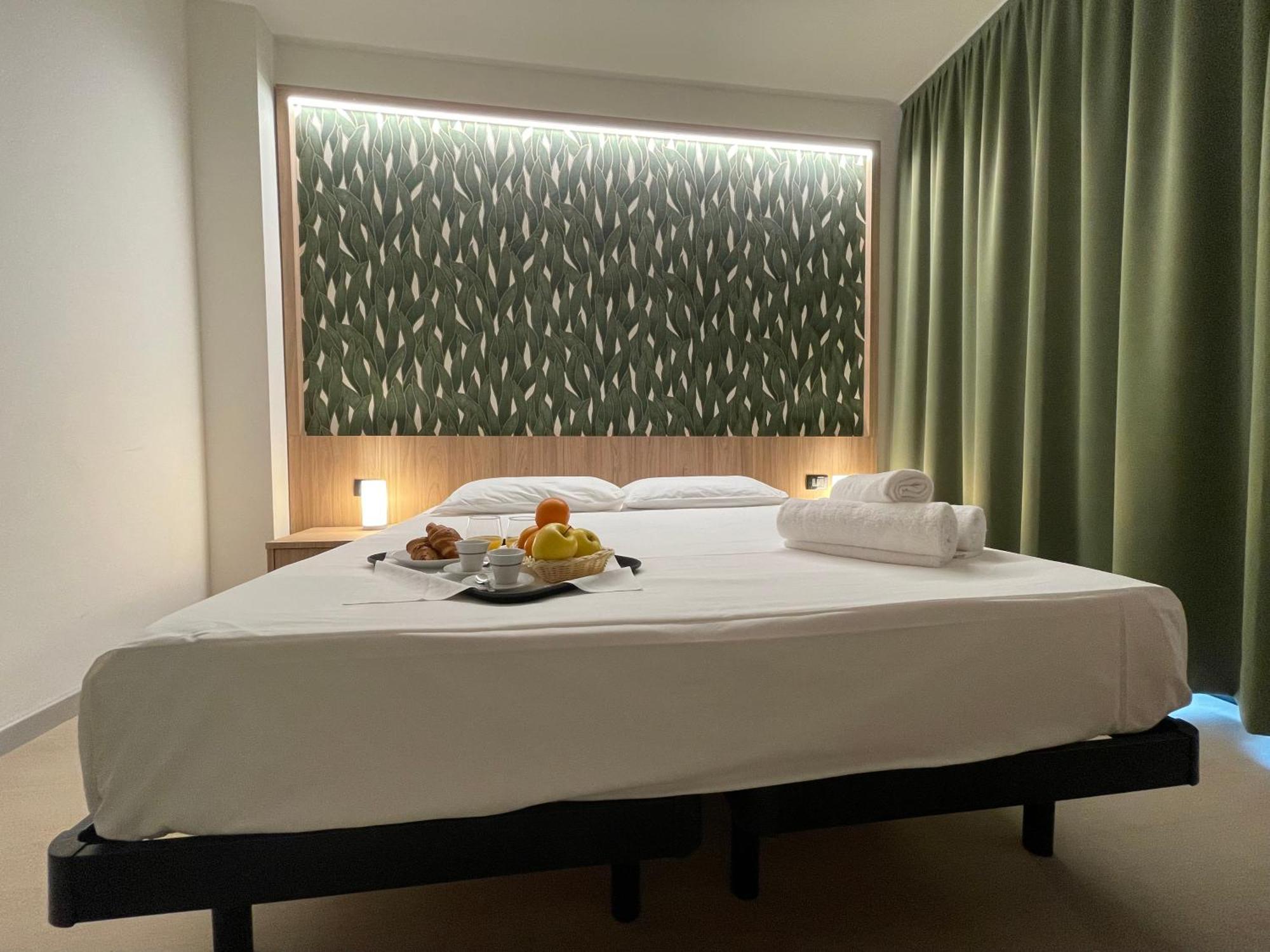 Aquasole Hotel Mercallo Bagian luar foto