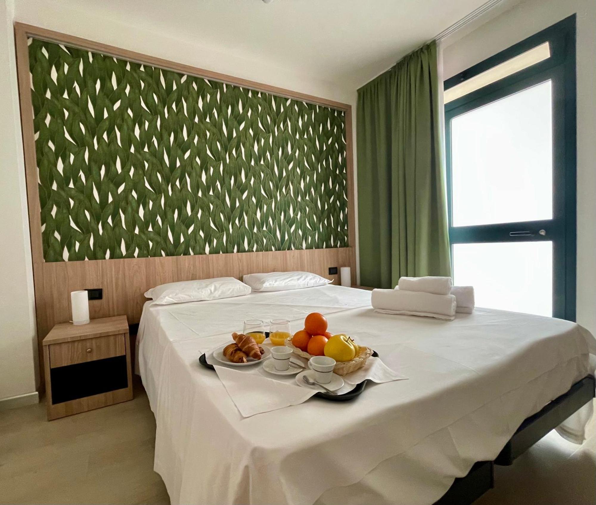 Aquasole Hotel Mercallo Bagian luar foto