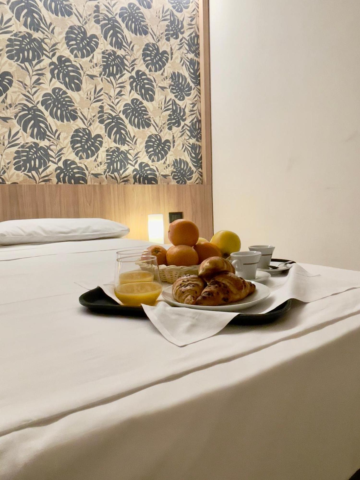 Aquasole Hotel Mercallo Bagian luar foto