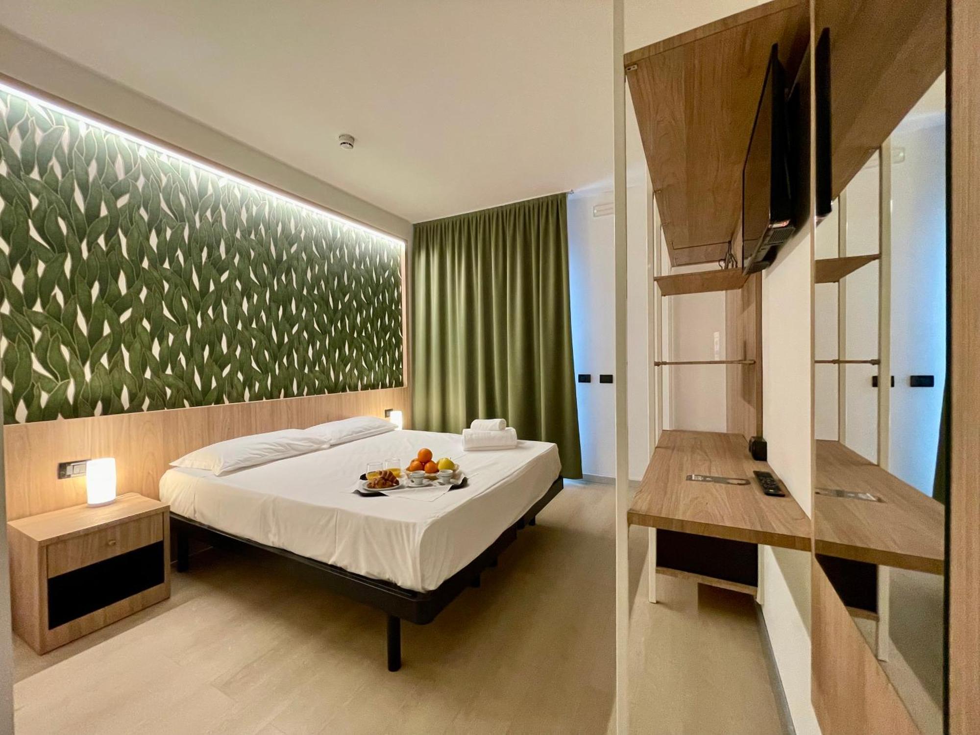 Aquasole Hotel Mercallo Bagian luar foto