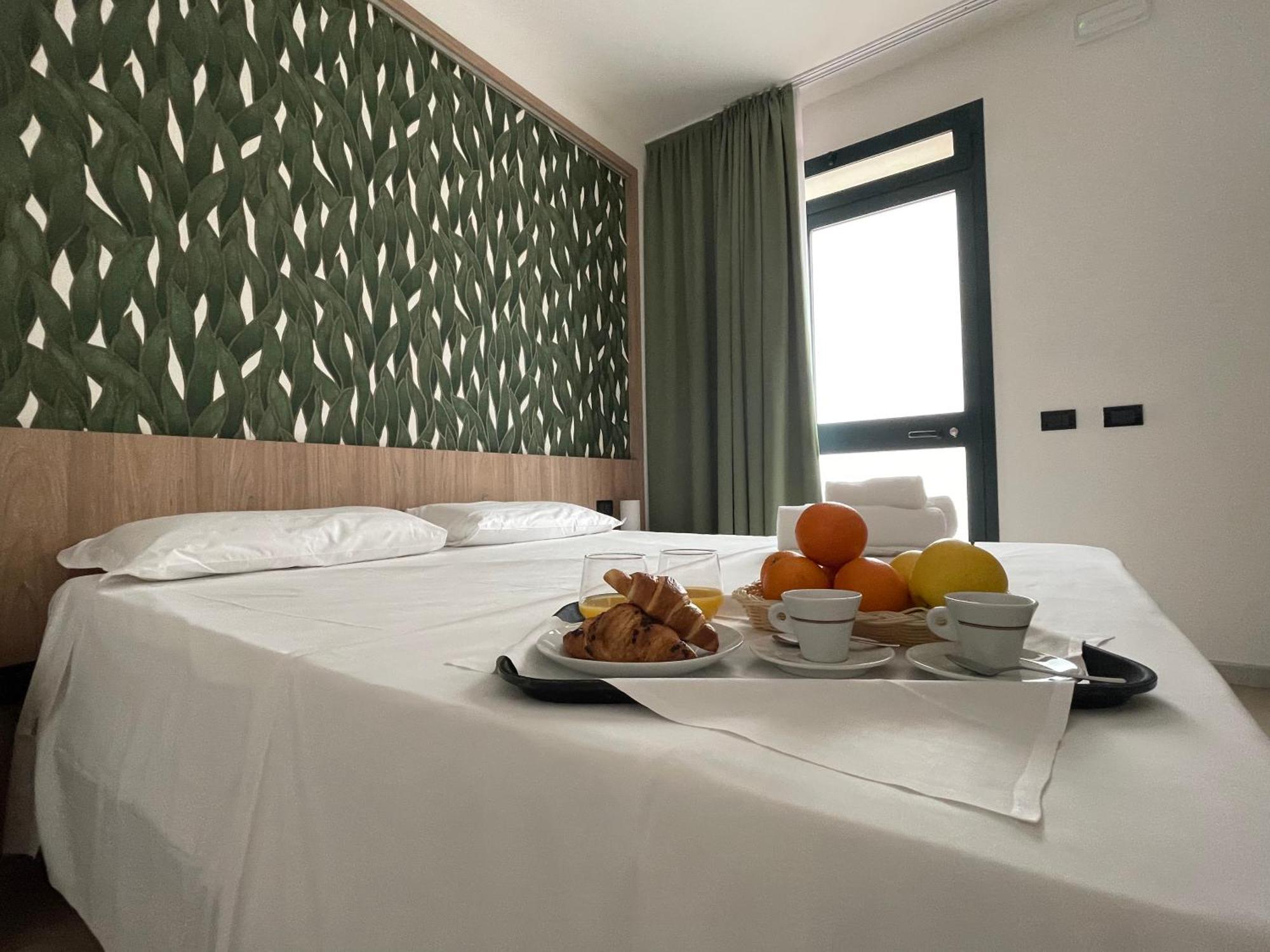 Aquasole Hotel Mercallo Bagian luar foto